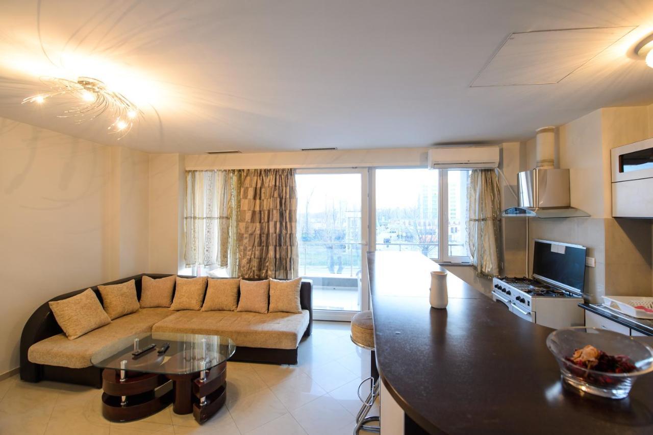 Coralia Luna Park Apartments Mamaia Exterior photo