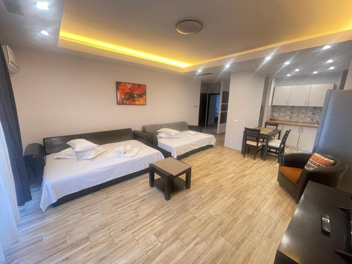 Coralia Luna Park Apartments Mamaia Exterior photo